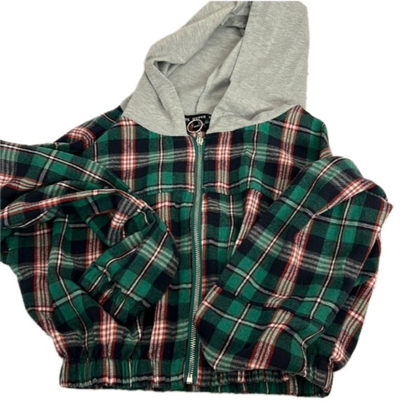 Tops - New Flannel pattern zip up crop top jacket